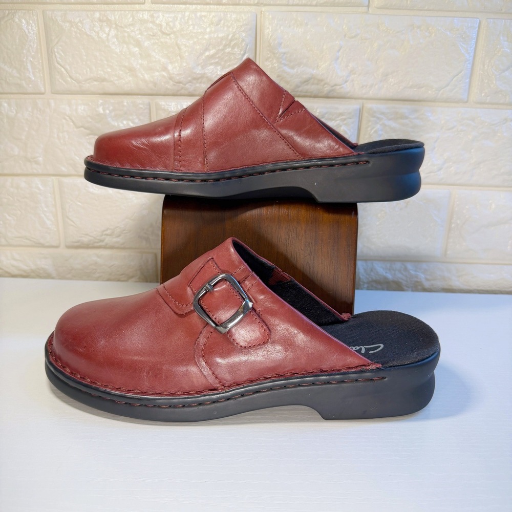 Clarks Mules Womens 8M Red Excellent Leather Buckle Slip On Clogs 83689